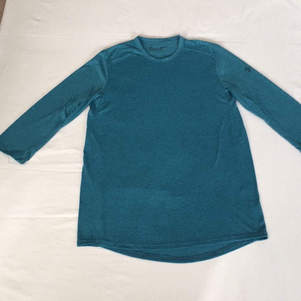 197-Under Armour active wear size Medium